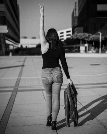 stephanie-sgura-b2b-solopreneure